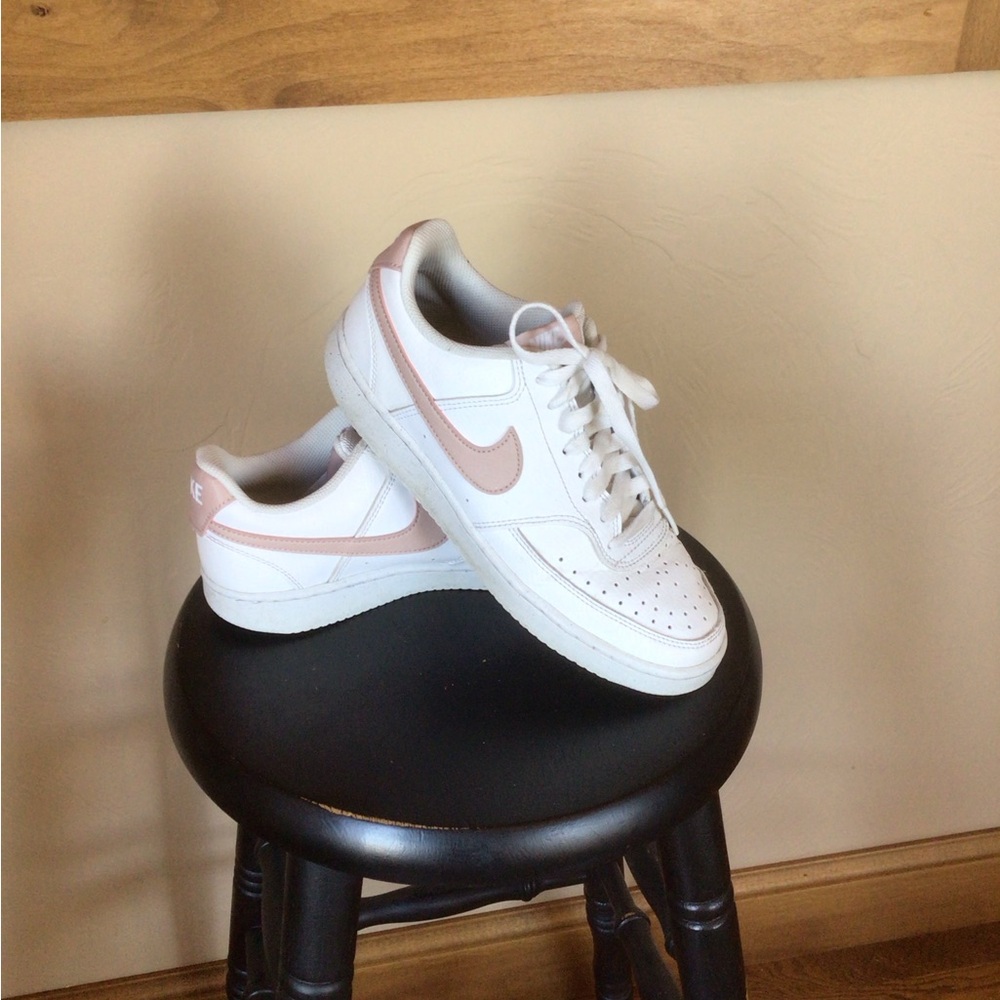 Nike Women's White and Light Pink Sneakers